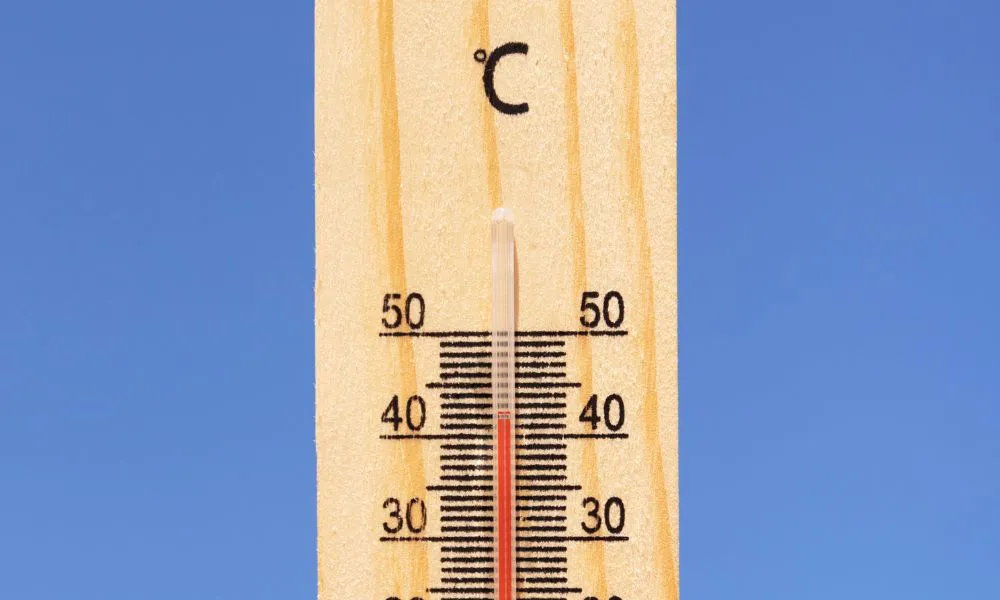 Termometro con temperatura extrema Foto Freepik