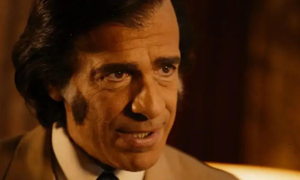 Leo Sbaraglia como Menem-2