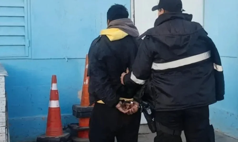 detenido con orden de captura