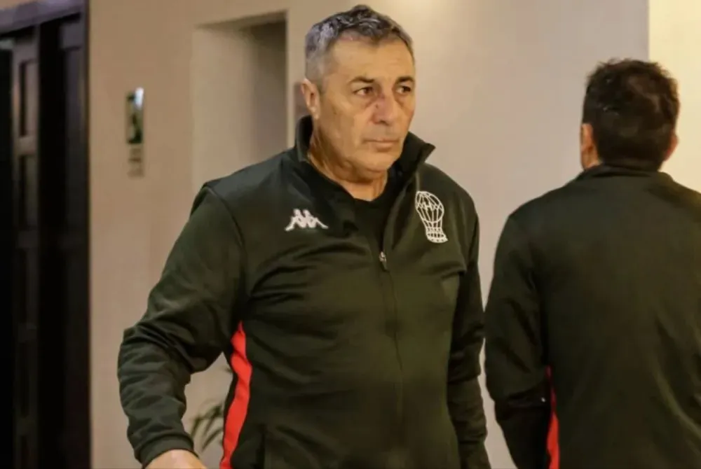 Huracán y Racing juegan este viernes desde las 19.00