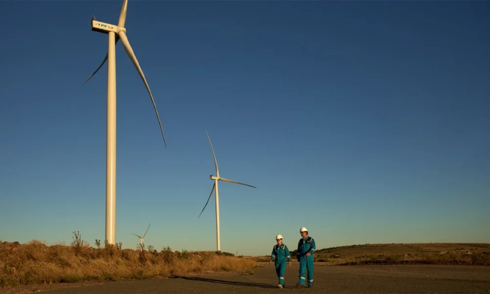 La empresa Skyonline, dedicada a servicios de colocation y soluciones en la nube, firmó un acuerdo con YPF Luz.