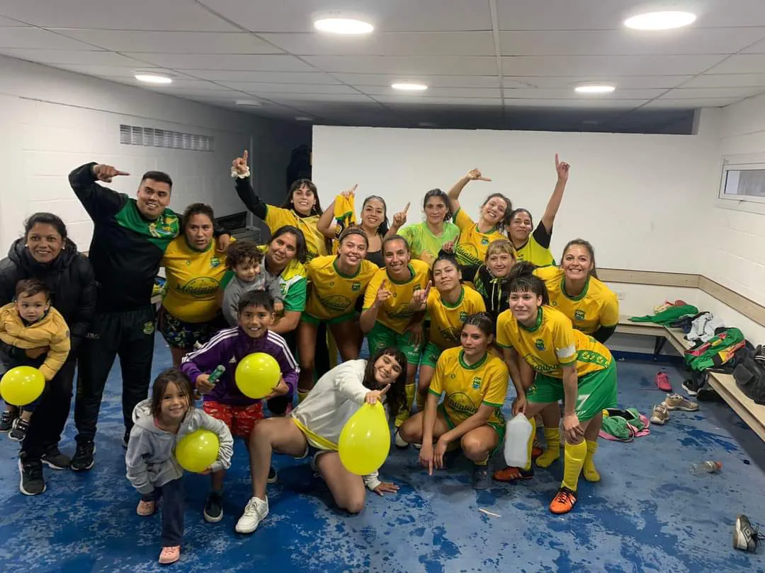 LAS CANARIAS FESTEJARON EN LA COPA DE PLATA