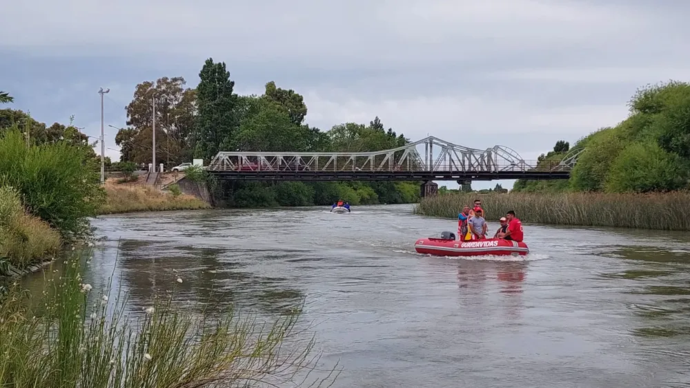 Búsqueda del menor en el Río Chubut
