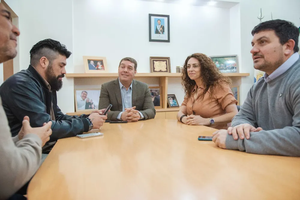 El intendente Biss se reunió con Loyola por el lanzamiento de la “Vuelta Doble de Camarones”