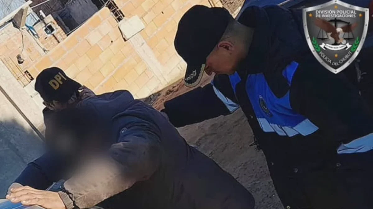 Aprehendido durmiendo adentro de vehículo