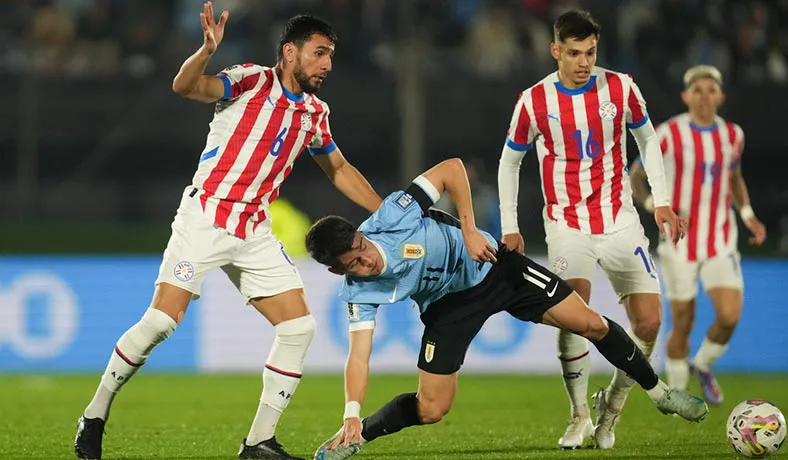 La Albirroja recibe a Uruguay en un duelo con mucha tensión. Alfaro y Bielsa buscan un paso más hacia el Mundial.