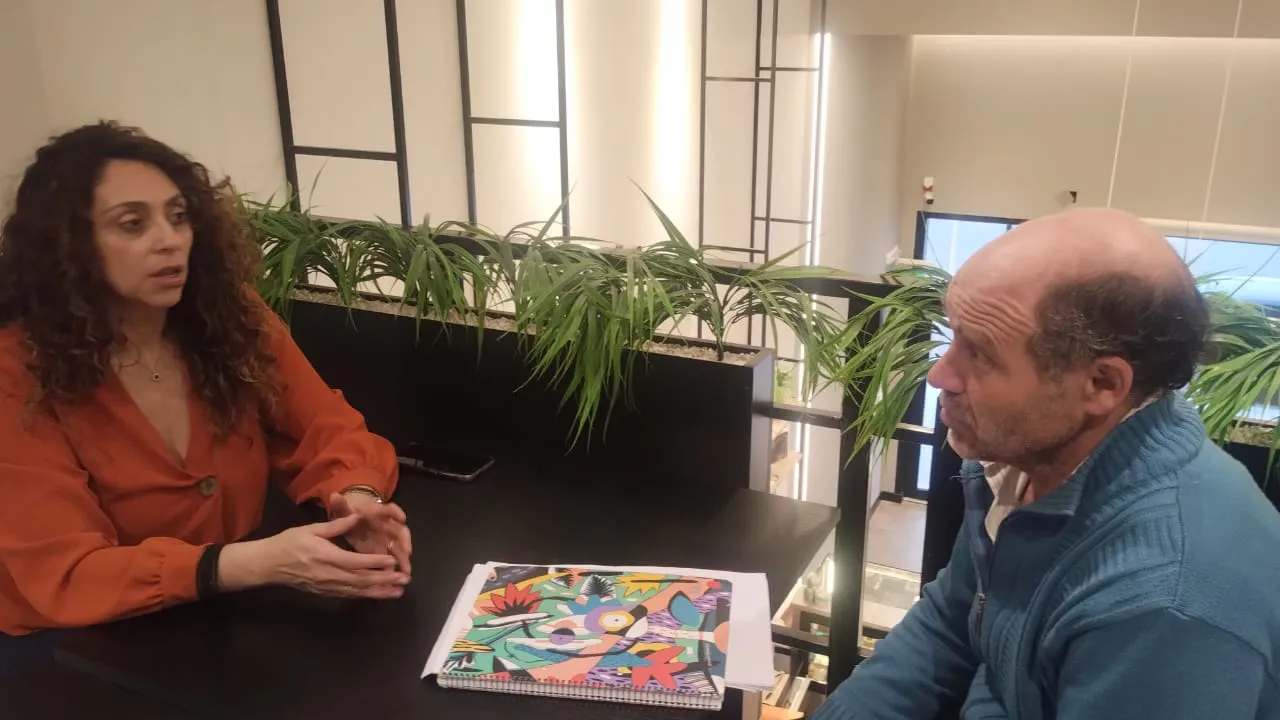 Claudia Loyola con el presidente del IPV Federico Estevez