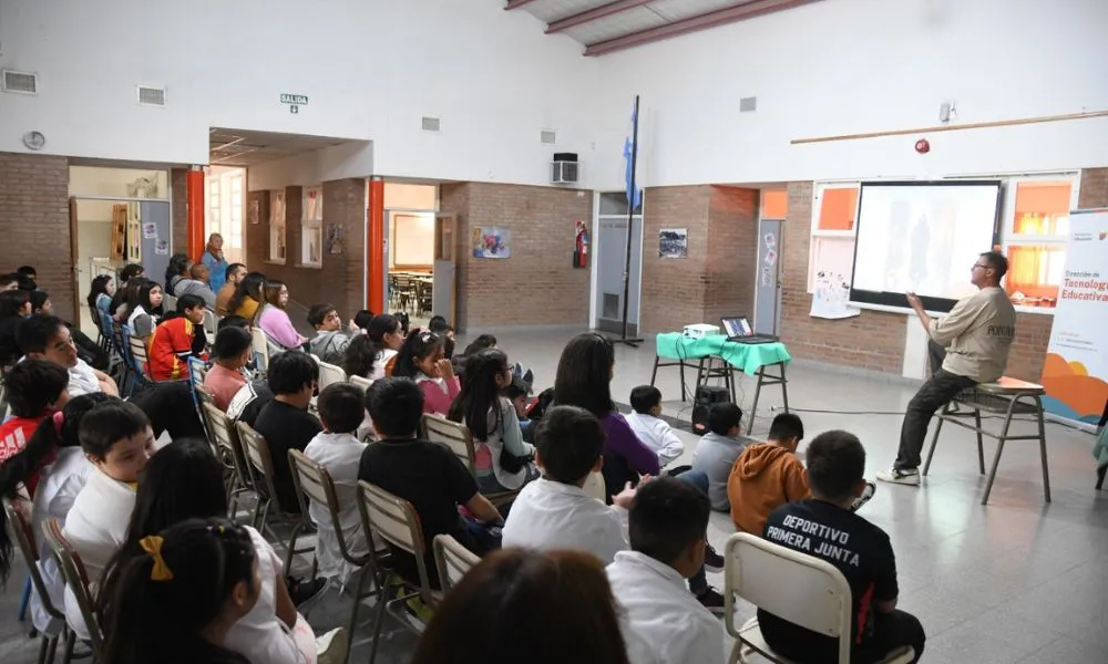 Casi 4.000 estudiantes participaron de un programa integral de cuidado digital en escuelas