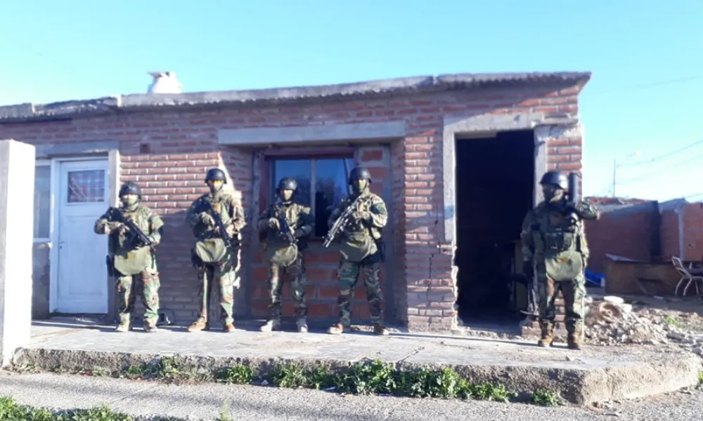 Allanamiento en Rawson con secuestro de armas