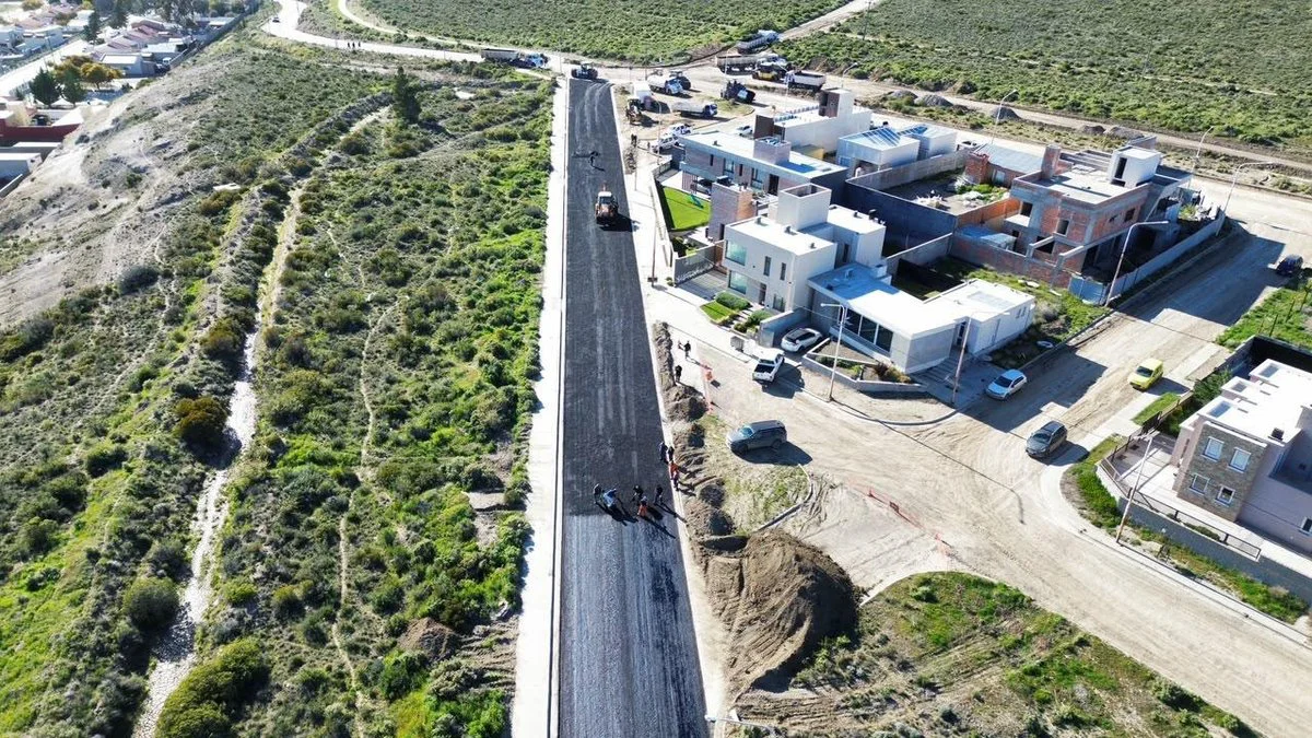 Avanzan las obras de pavimentación en Rada Tilly