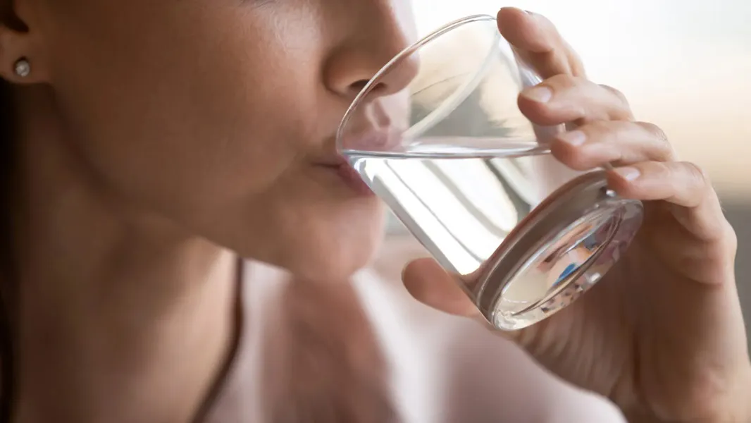 Beber agua (Foto: iStockphoto)