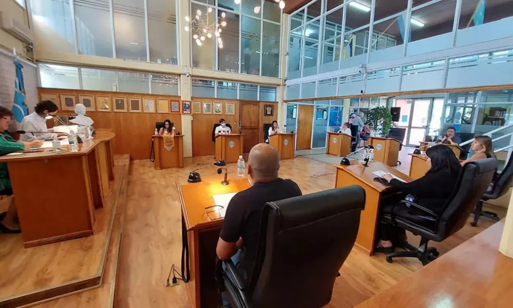 Bourdieu se reúne con concejales de Trelew