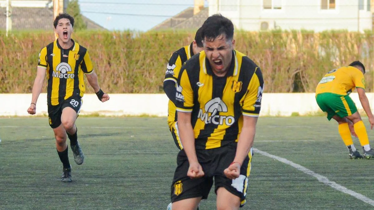 Deportivo Madryn en Liga del Valle. Foto Daira - Naiara Escobar.
