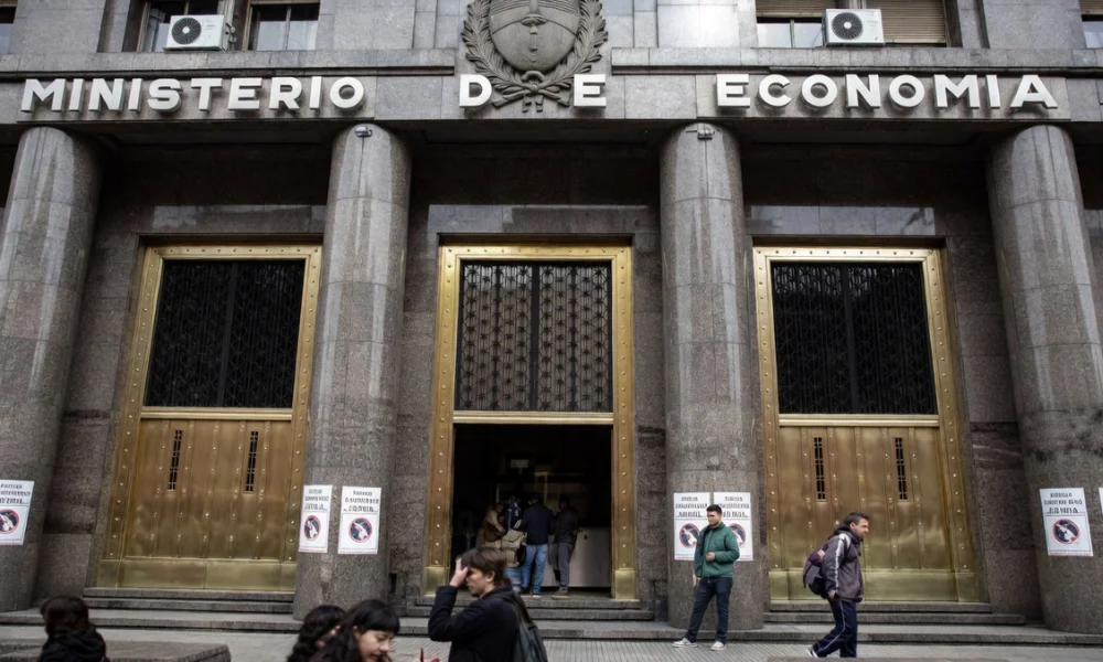 Busca extender los plazos de pago hacia los años 2028 y 2029.