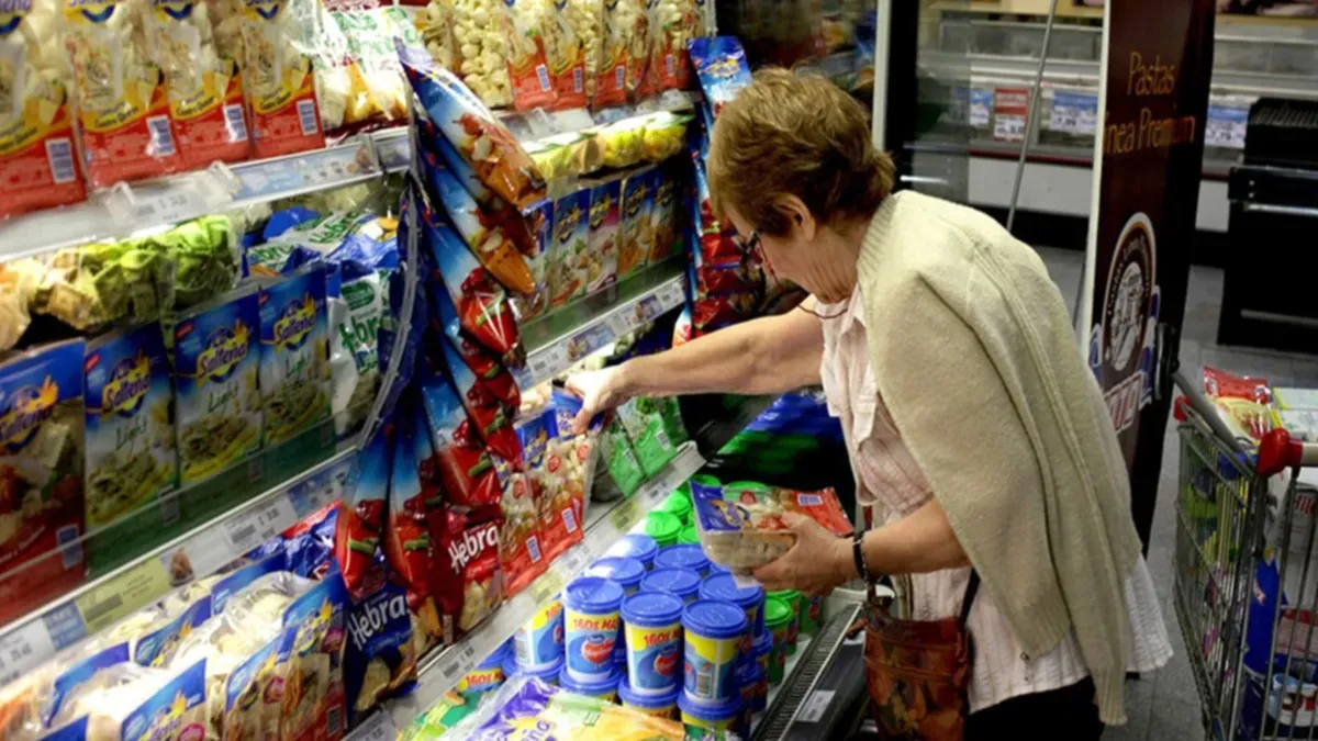 Jubilados en el supermercado