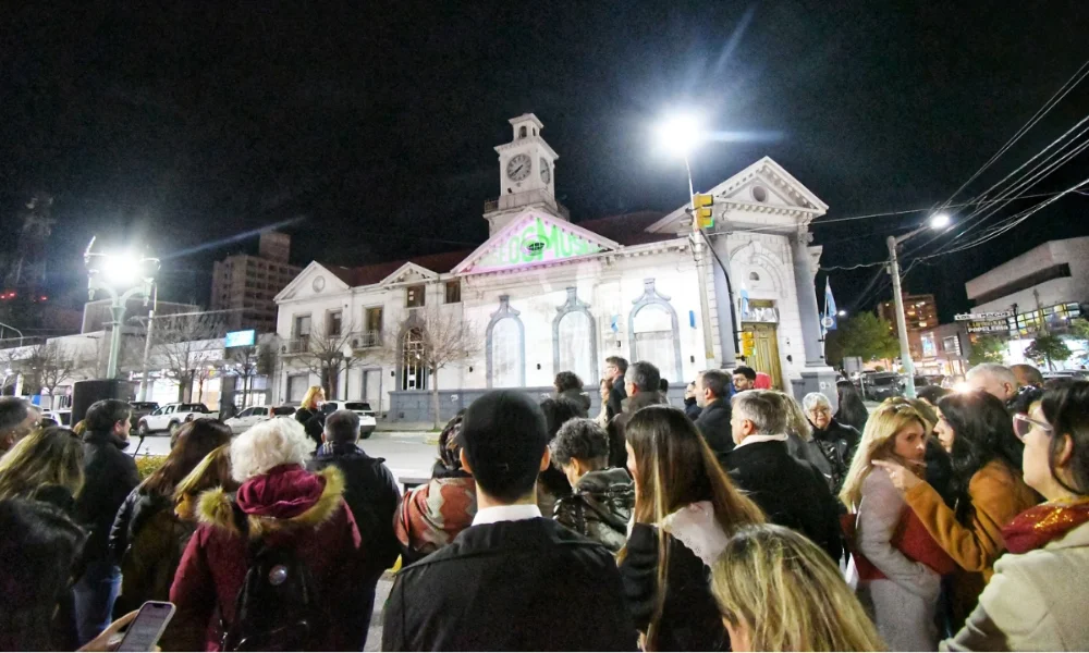 Habrá tres colectivos que recorrerán distintos sectores de Trelew para facilitar el traslado del público.