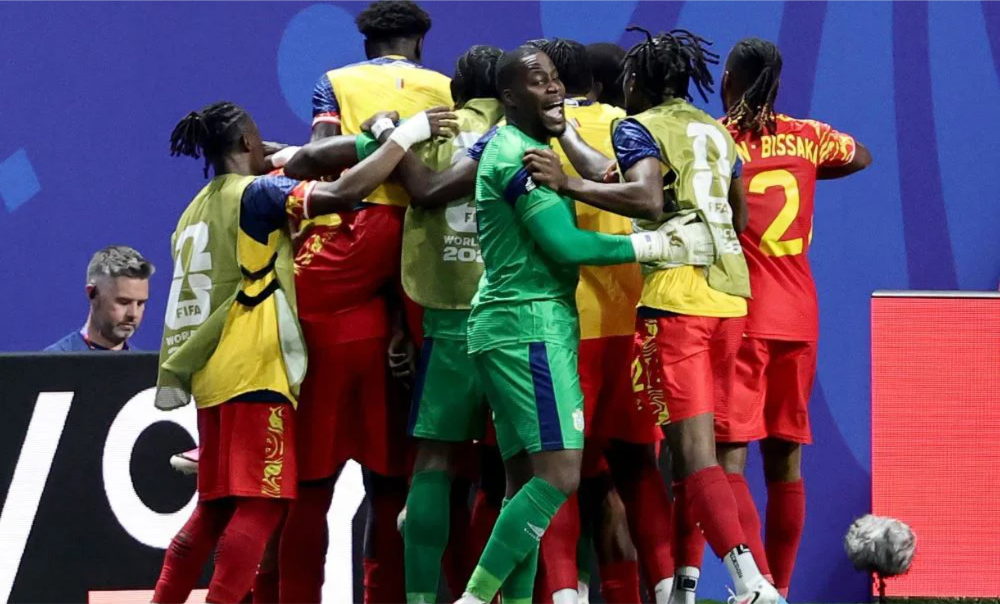 El seleccionado africano revirtió un comienzo adverso frente a Uzbekistán.