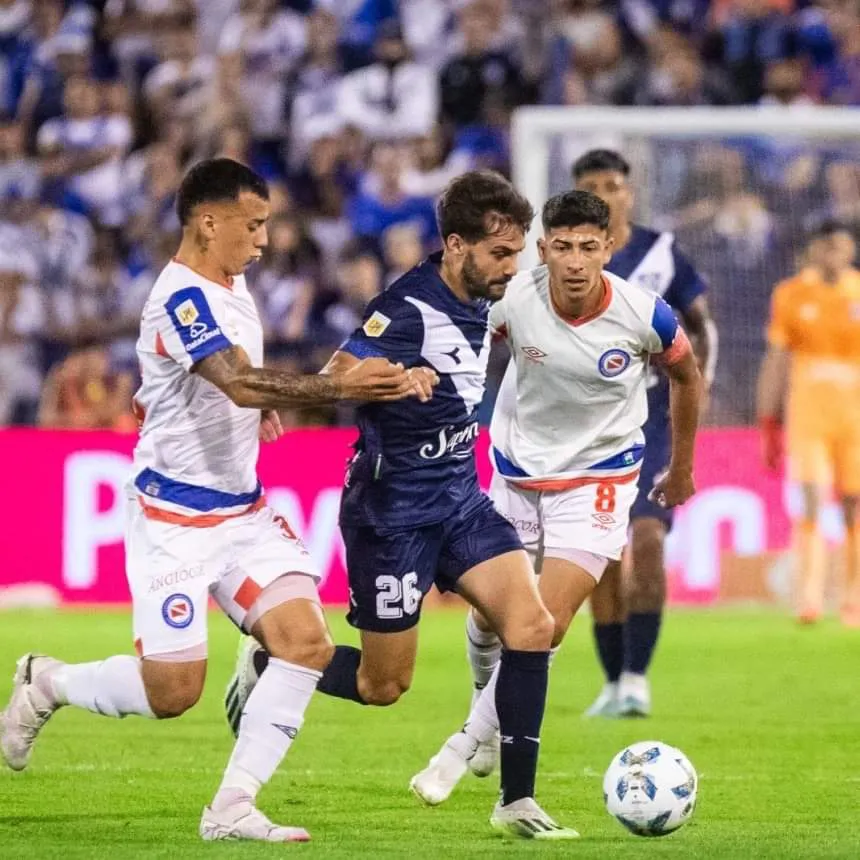 VÉLEZ VS. ARGENTINOS: SEMIFINAL CON AROMA A CLÁSICO