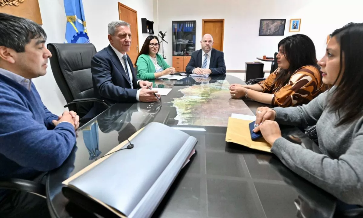 Gobernador Arcioni con jefes comunales