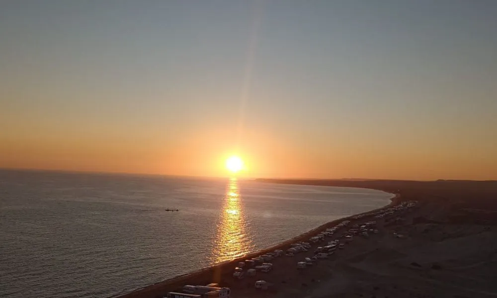 Amanecer en la costa de Madryn foto Oyente de La 27 Marisa