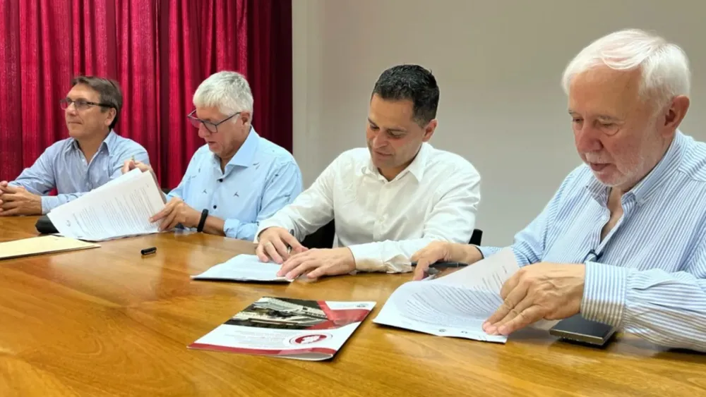 Firma del convenio para la Auditoría