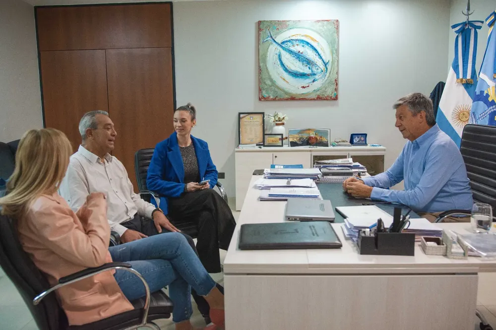 Funcionarios municipales con el Vicegobernador