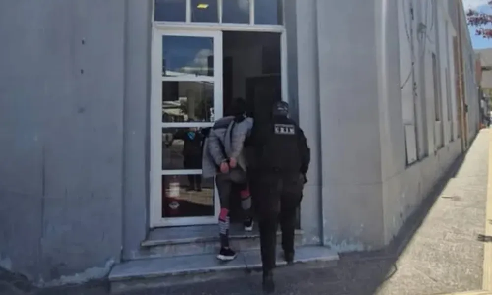 joven detenida