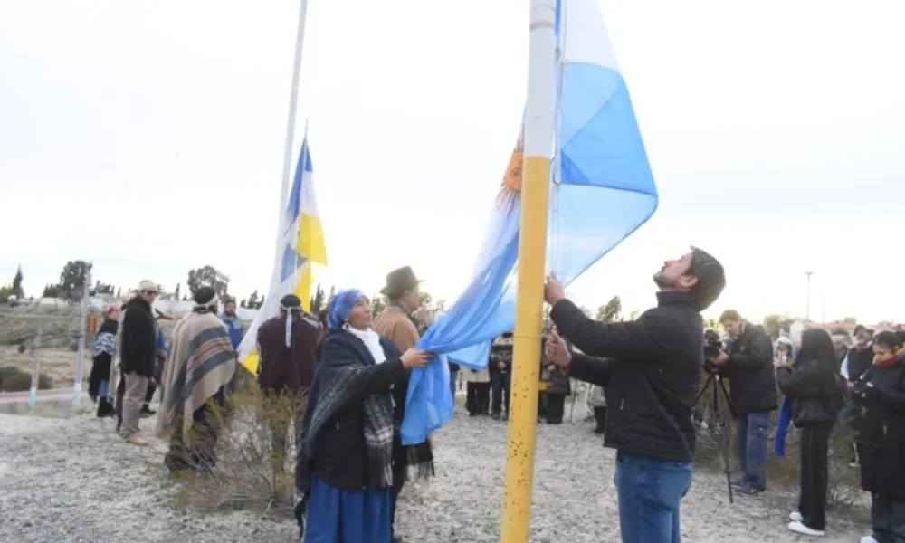 Merino en izado de las banderas