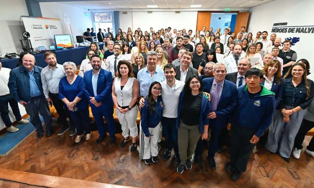 Entrega de equipamiento tecnológico a escuelas de Chubut