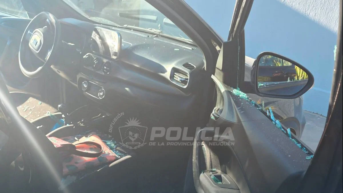 Rescate de un bebé dentro de un auto