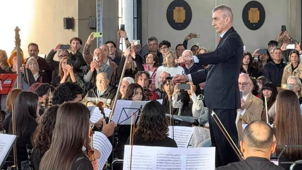 Nelos Castro y la Orquesta ARSIS Foto: La Palabra de Ezeiza