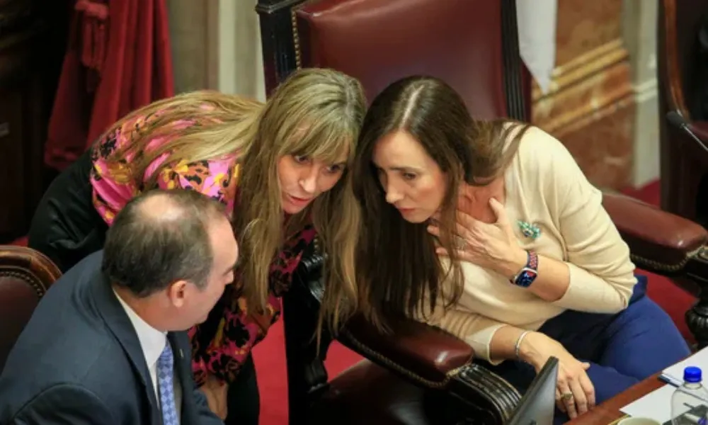 Juliana Di Tullio y Victoria Villarruel.