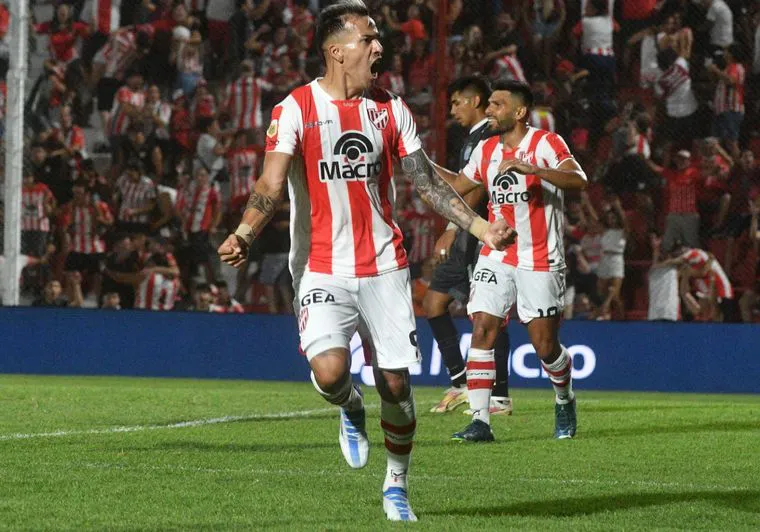 LA GLORIA SUPERÓ CON COMODIDAD A ATLÉTICO TUCUMÁN