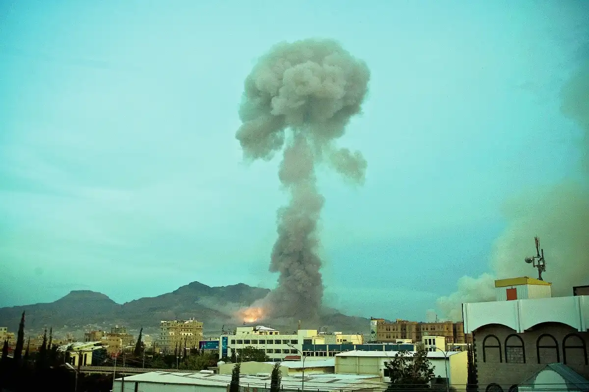 ATAQUES AÉREOS SACUDEN LA CAPITAL DE YEMEN