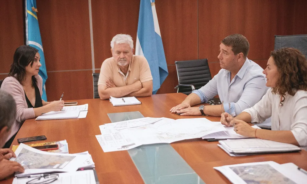 Biss se reunió con autoridades del IPV para trabajar en la construcción de nuevas viviendas en Rawson (1)