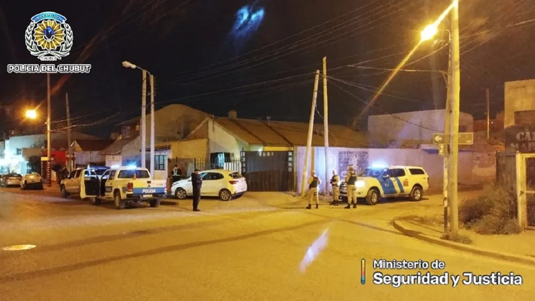 Atrapan a dos jovenes robando en Comodoro