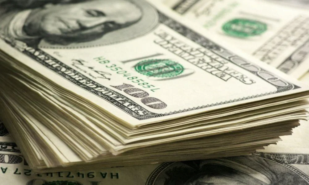 Los dólares financieros, los únicos con actividad este lunes, marcaron una leve baja.