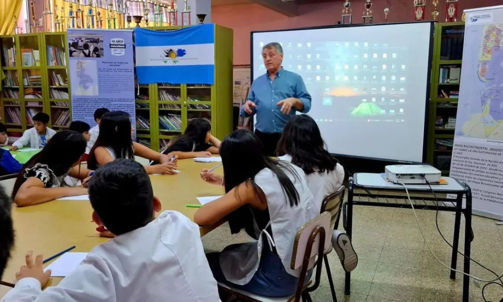 Hablar de Malvinas implica entrar en un terreno donde se cruzan historia, emociones, identidad y política.