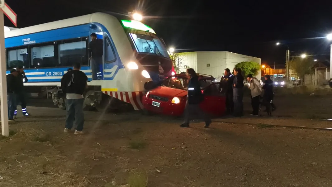 Una camioneta fue arrollada por el Tren del Valle en Plottier