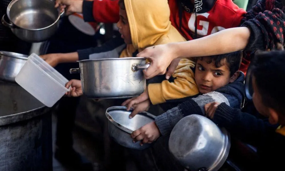 Hambruna en Gaza (Foto: © Mohammed Salem / Reuters / France 24)