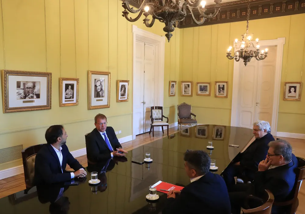 AUTORIDADES DE ARPA CON EL SECRETARIO DE COMUNICACIÓN 