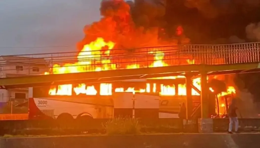 INCENDIO MICRO CRUZEIRO COLECTIVO}
