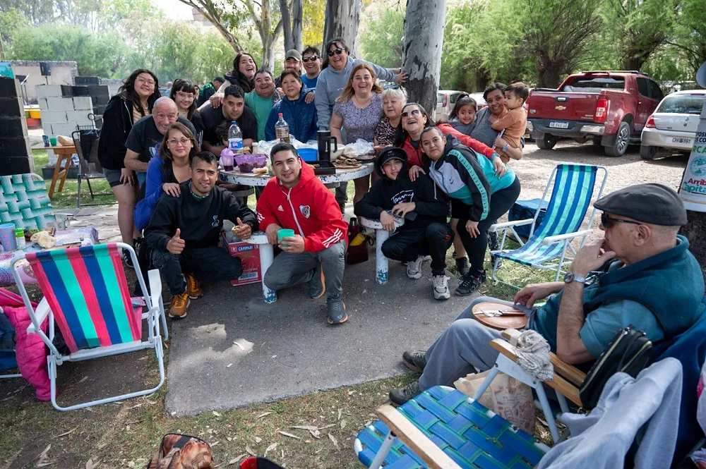 Con amplia concurrencia de vecinos, el Parque Recreativo Municipal de Rawson celebró el Día de la Madre (13)