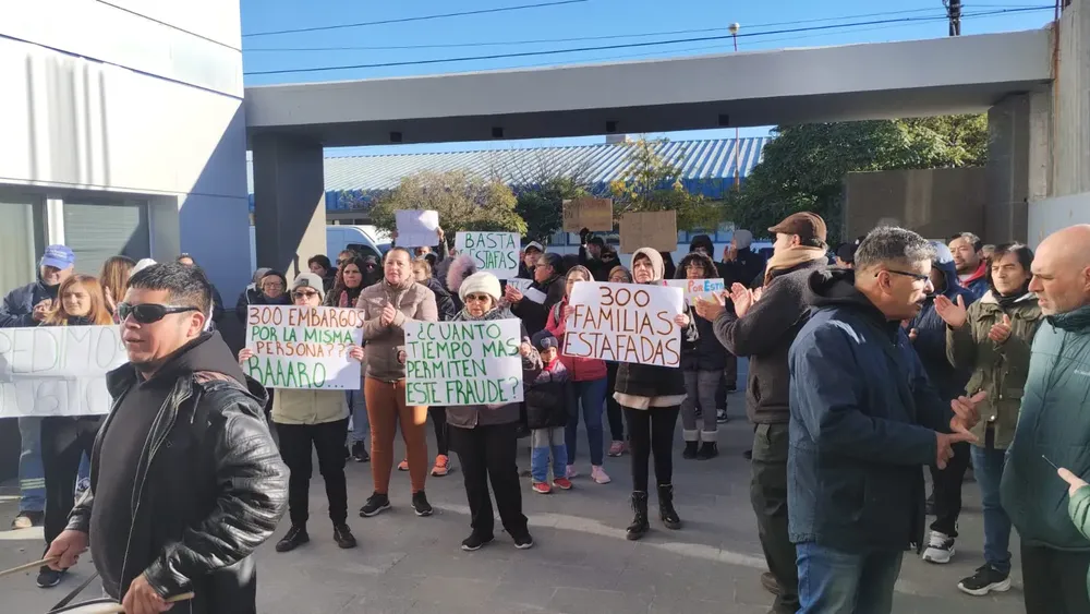 Manifestación de damnificados por estafa de MEGARED