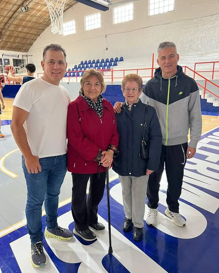VISITA DE LUJO EN EL GIMNASIO BENITO GARCÍA