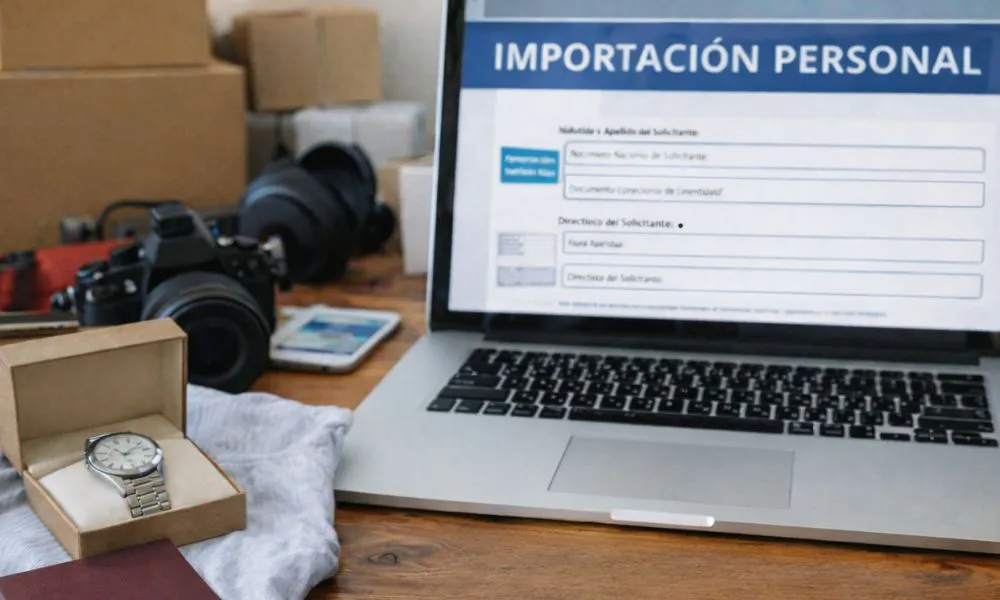 Importación de bienes de uso personal. Imagen creada con IA generativa por #LA17