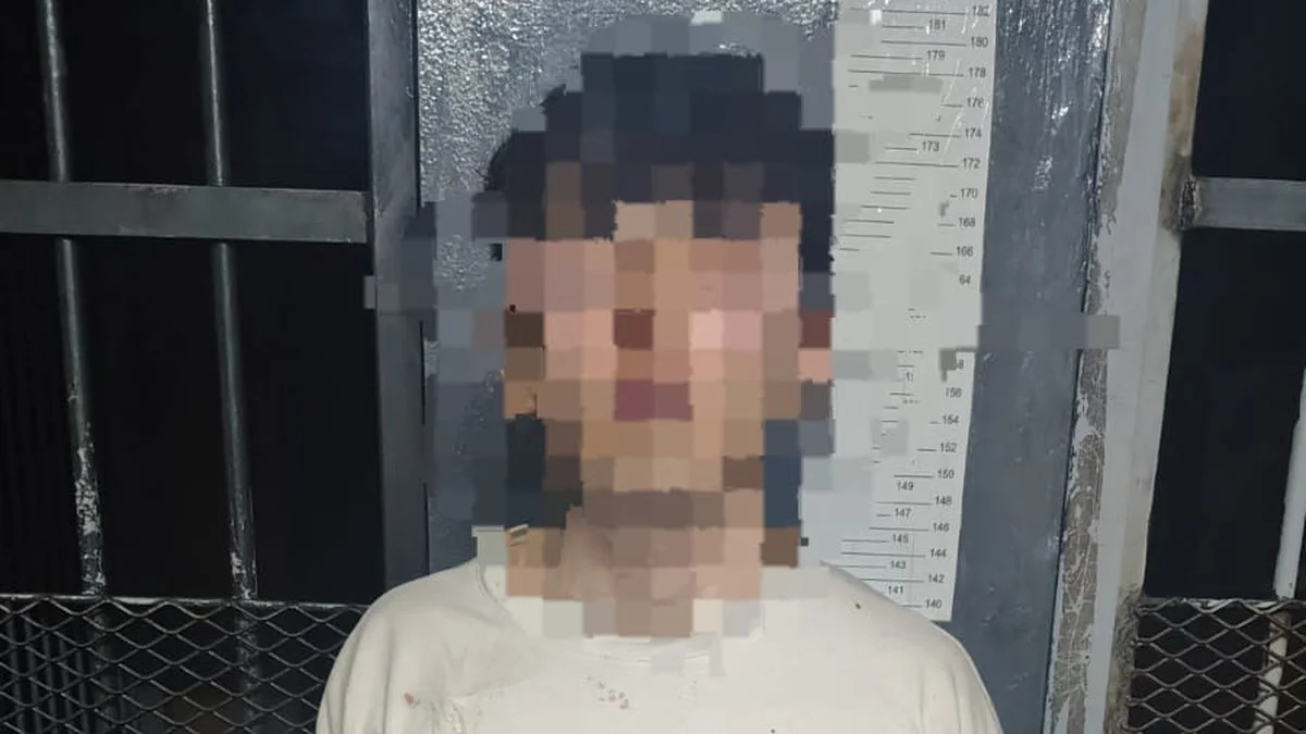 Delincuente detenido al caer por las escaleras