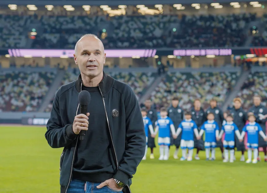 Se retiró Iniesta