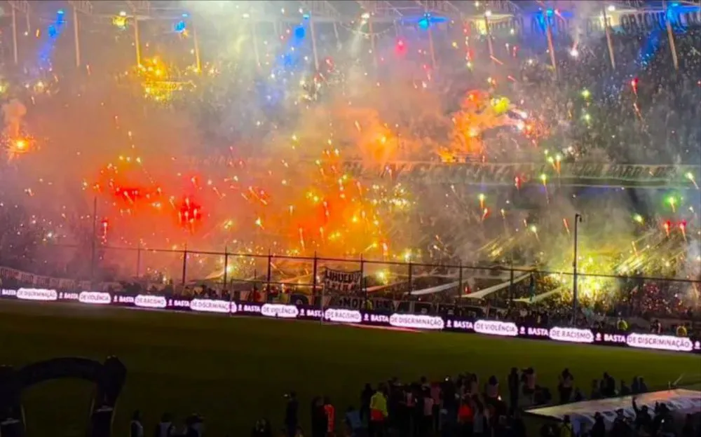 La APrevide castigó a Racing con tres partidos sin público tras los fuegos artificiales en el Cilindro