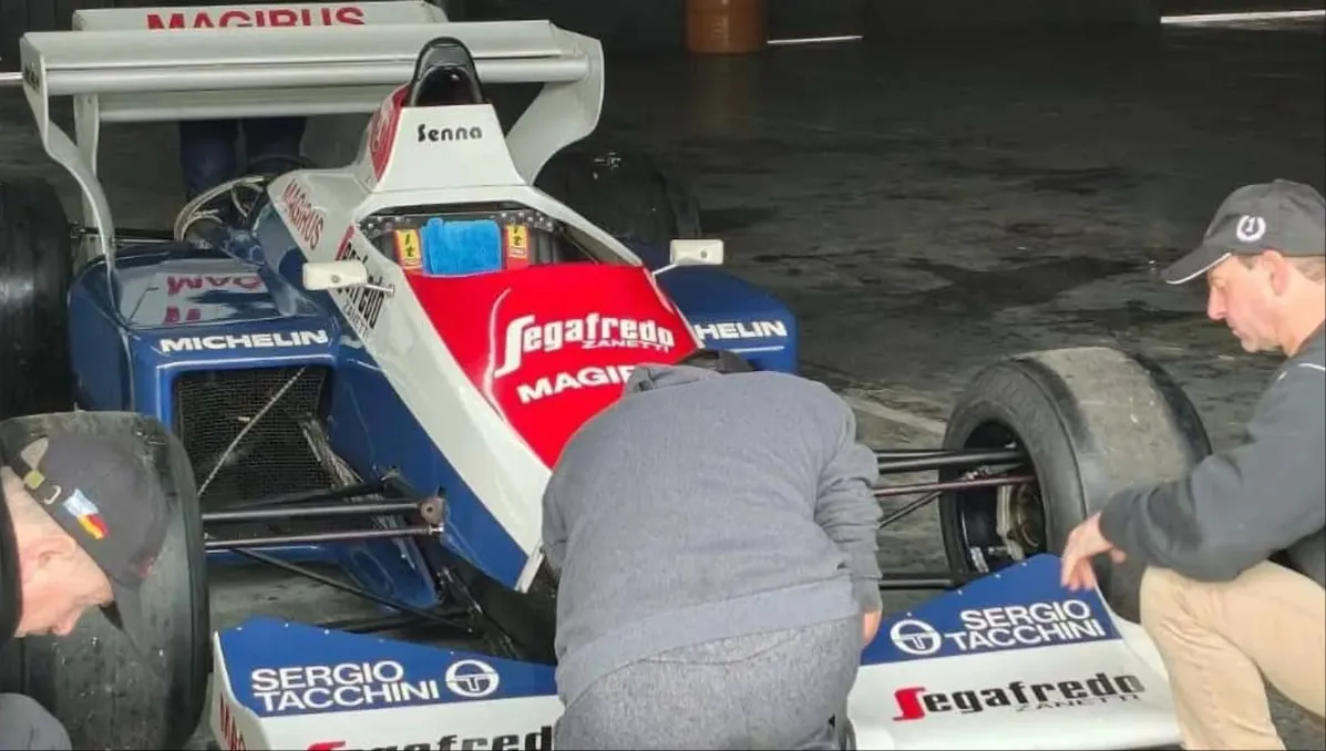 El mítico auto con el que Ayrton Senna debutó en la Fórmula 1